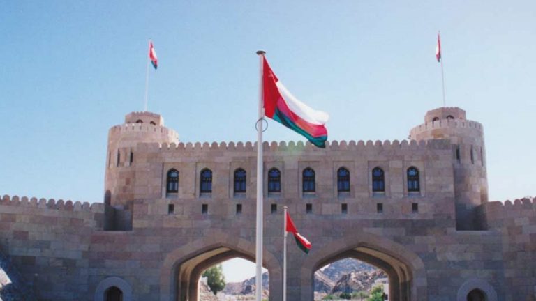 سلطنة عمان تنجح في خفض عجز الموازنة العامة