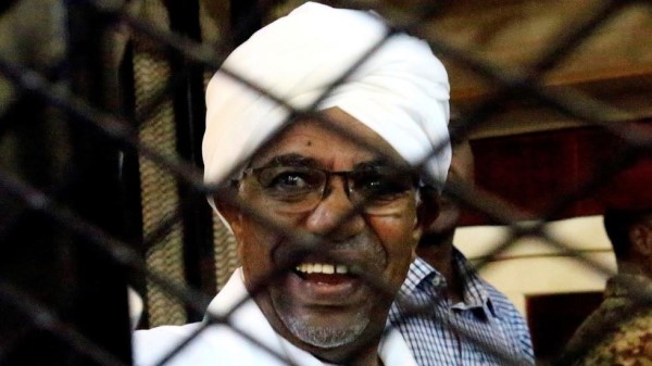 محكمة البشير تطالب برفع الحصانة عن المراجع العام للسودان