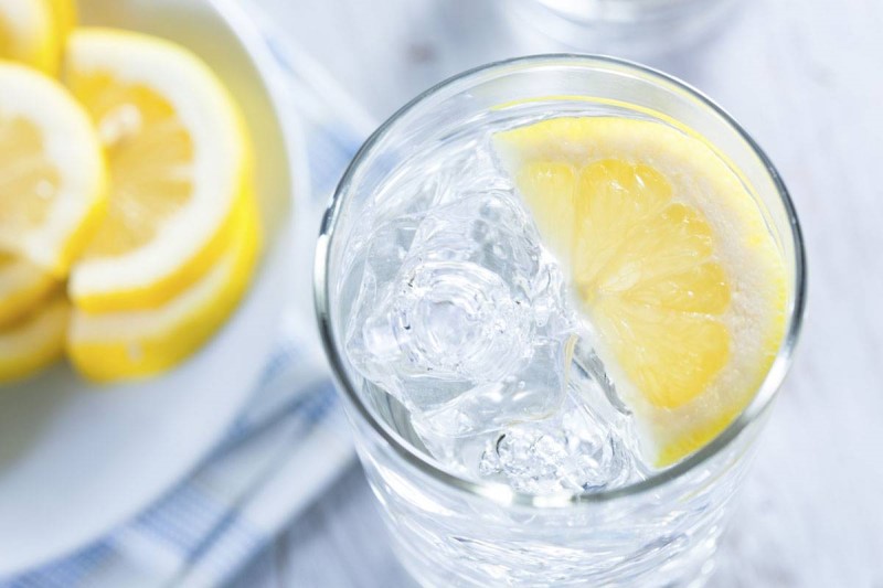 5 فوائد مهمة لتناول مشروب « ماء الليمون »